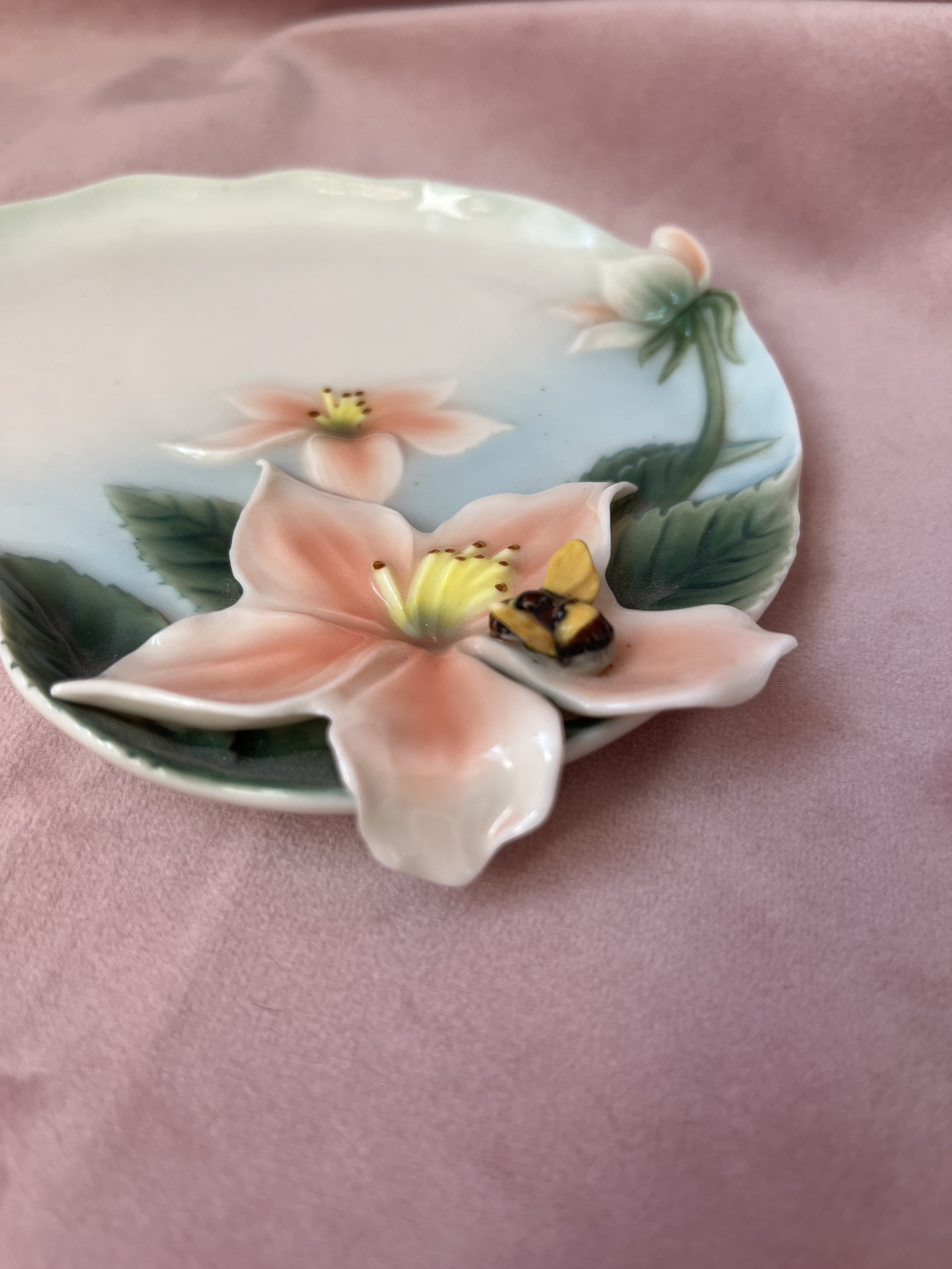 Beautiful Franz Porcelain Collection Bee Pin Tray Design Jen Woo