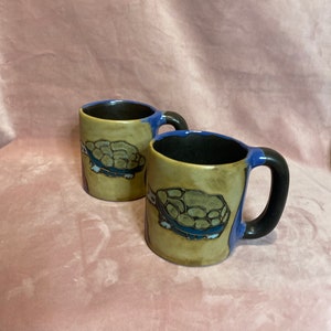 Beautiful stoneware set of 2 XL turtles mugs.