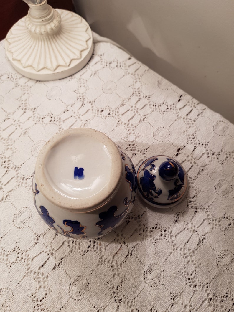Vintage small lidded pot.Porcelain whit blue and gold flowers.