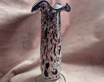 Vintage hoge flacon. Prachtige veelkleurige glazen vaas. Kunst glas.