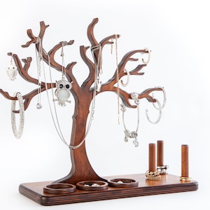 Arbre à bijoux en bois comme support à bijoux décoratif, avec supports pour bagues et compartiments de rangement pour boucles d'oreilles, 100% fait main, pour le rangement des bijoux image 2