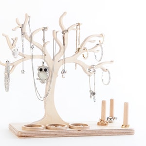 Arbre à bijoux en bois comme support à bijoux décoratif, avec supports pour bagues et compartiments de rangement pour boucles d'oreilles, 100% fait main, pour le rangement des bijoux image 4