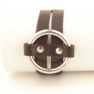 Leather o-ring bracelet with magnetic stainless steel clasp Bild 4