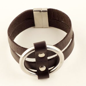 Leather o-ring bracelet with magnetic stainless steel clasp Bild 5