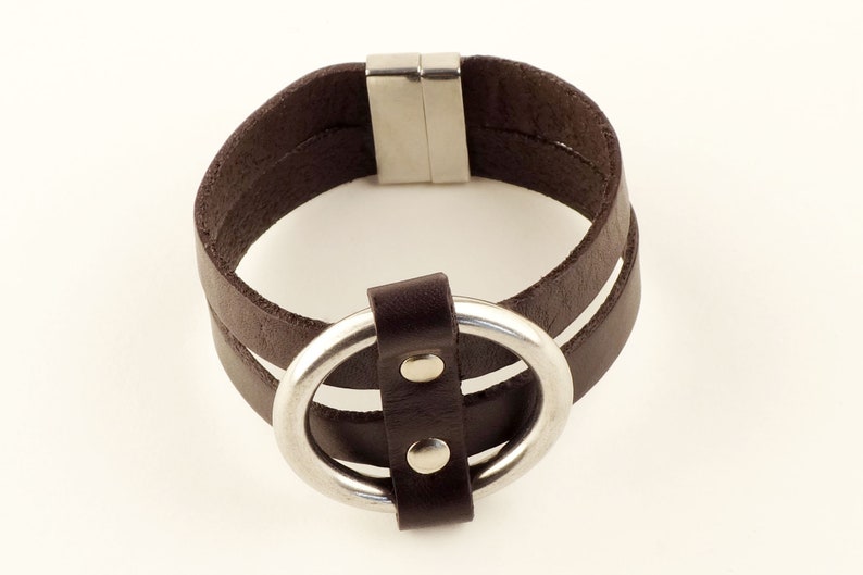 Leather o-ring bracelet with magnetic stainless steel clasp image 5