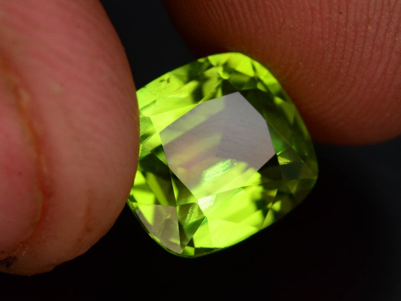 Apple Green 4.05 Ct Natural Himalayan Peridot H.M