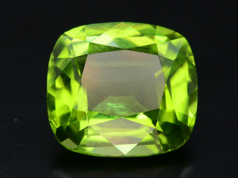 Apple Green 4.05 Ct Natural Himalayan Peridot H.M