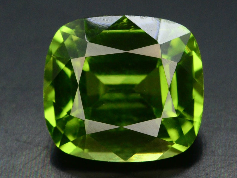 Apple Green 4.05 Ct Natural Himalayan Peridot H.M