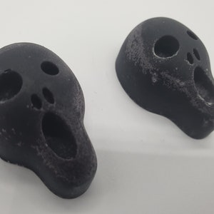 Set of 2 Black Linen Scented Screaming Face Wax Melts - Made With a Soy and Paraffin Wax Blend