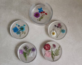 Resin flower coaster set of 4 with coaster holder, measures approx 3.5 inches in diameter