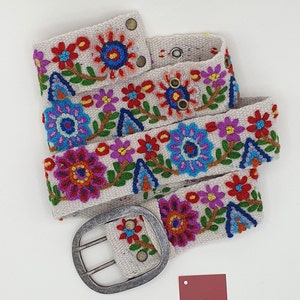 Flowers Wool Belt in White, Floral belt, Peruvian Hand Embroidered Boho Belt , Women belt, Gifts for her,  eth embroidered belt