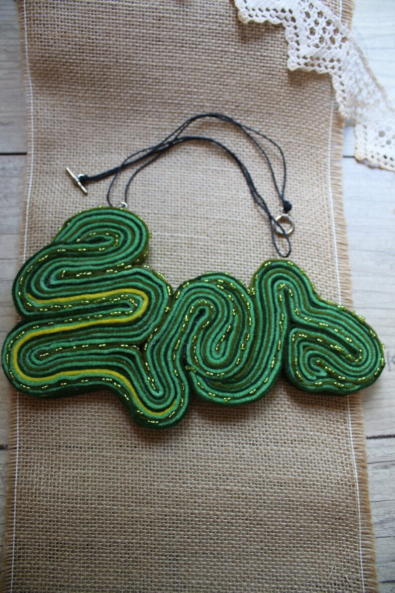 Holly felt necklace