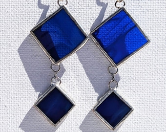 Hanging earrings, translucent glass.
