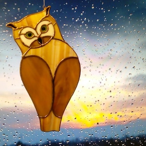 Hanging window window window for Valentine's Day, owl animal spirit totem. Unusual gift, creation decoration sun-catch in stained glass image 1