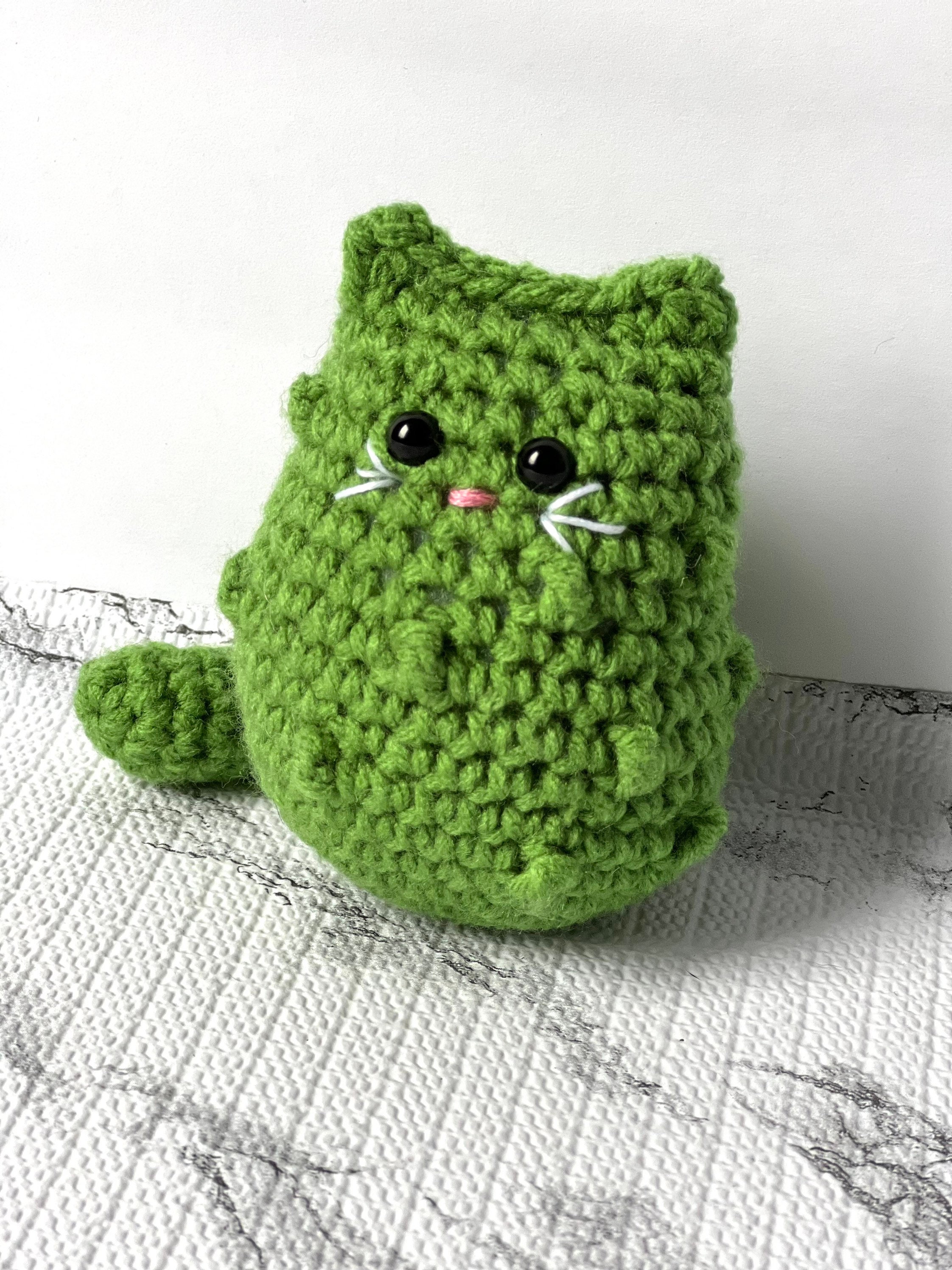 I luv pickles <3 🥒 pattern by @babycakesstudios yarn: chenille home b, crochet  pickle tutorial