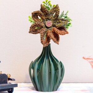 Crochet Flower and Vase, Green Decorative Vase, Crocheted Floral Arrangement for Home Decor, 3d Printed Vase and Crochet Plant Art