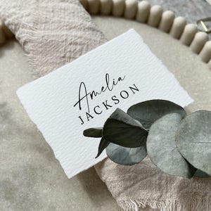 Elegante tarjeta de lugar para boda, hecha a mano, con bordes desbarbados, papel de algodón, personalizada