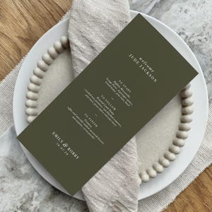 Menú de boda verde oliva, tarjeta de lugar, tarjeta de menú personalizada con nombres de invitados y combinación de colores personalizada