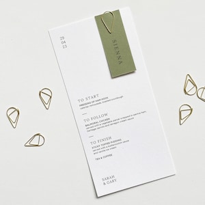 Sage Wedding Menu - Spersonalizowane menu weselne - z - Złotym klipsem łezkowym - Karta z nazwą miejsca - Szampan