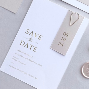 Save The Date, Save The Date Neutral con Clip Dorado, Beige, Marfil, Crema, Rubor, Salvia, Terracota, Azul, Gris, MUESTRA