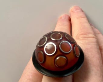 Terry, a fun redesigned ring, made of two buttons from the 60s/70s.