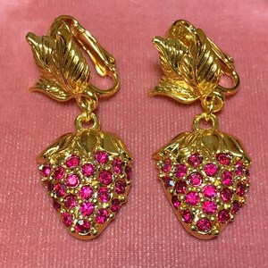 Vintage Avon Gold Strawberry Clip On Earrings in Original Box Fuchsia Rhinestone Fruit Jewelry Signed Costume Jewelry 1990s New Old Stock