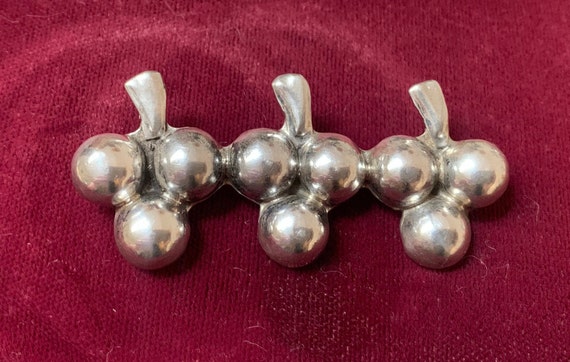 Early Vintage Sterling Silver Mexico Grape Brooch… - image 1