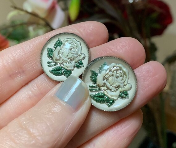 Early Vintage Floral Rose Reverse Intaglio Screw … - image 8