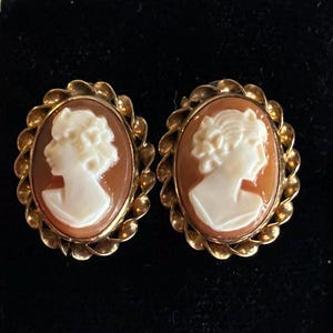 Vintage 12k Gold Filled Carved Shell Cameo Clip On Earrings Mid 20th Century Victorian Revival 3/4 Inch