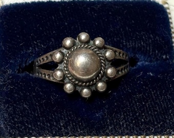 Early Vintage Sterling Silver Dome Ring with Raindrop Cluster Detail and Split Shank Rope Border with Stamped Design Size 6 Fred Harvey Era