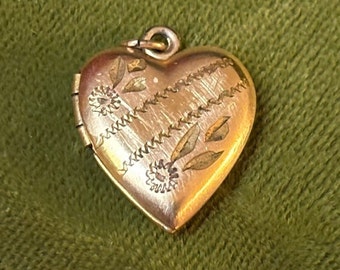 Vintage Gold Filled Etched Heart Locket Charm Pendant 10k Gold Filled 1940s Retro Jewelry Small Sweetheart Locket 3/4 Inch Height