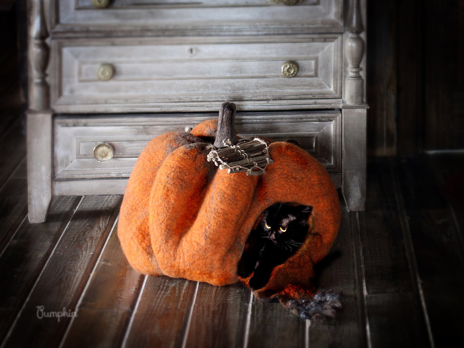 Pumpkin Cat Cave Bed