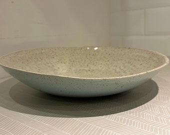 Schale,Bowl,groß Keramik weiß und grünblau mit Spots