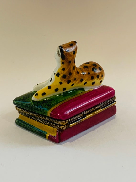 Leopard on Book ~ Limoges Trinket Box ~ Peint Main (hand-painted