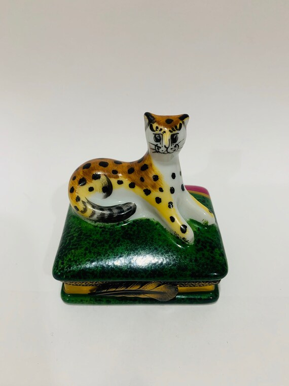 Leopard on Book ~ Limoges Trinket Box ~ Peint Main (hand-painted
