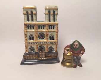 Notre-Dame de Paris w/ Quasimodo ~ Limoges Trinket Box ~ Peint main (Hand-painted) in Limoges, France ~ Cathedral