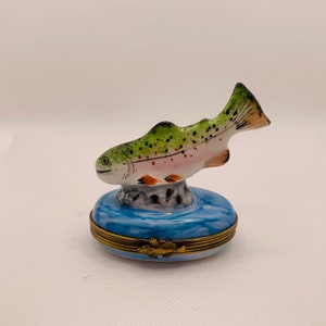 Stunning RAINBOW TROUT ~ Limoges Trinket Box ~ Peint main (Hand-Painted) in Limoges, France