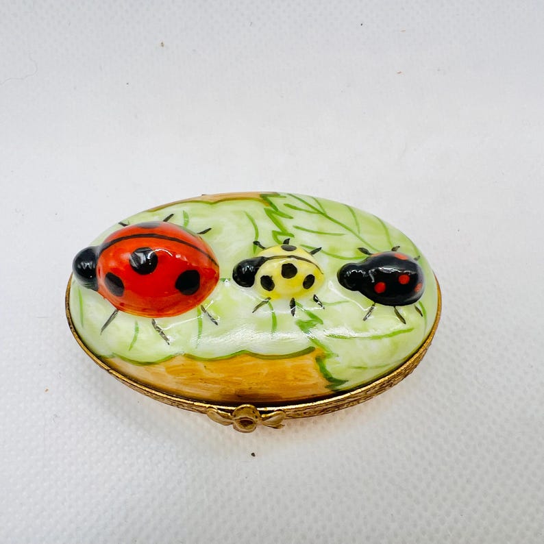 Three Ladybugs on Leaves Limoges Trinket Box Peint Main handpainted in