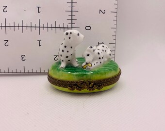 愛らしいダルメシアンの子犬 ～ リモージュのトリンケットボックス 