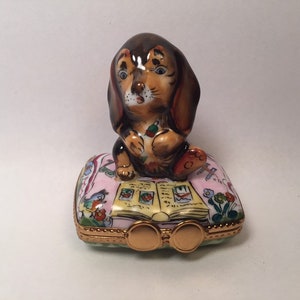 PUPPY DOG Reading Book ~ Whimsical Adorable Limoges Trinket Box ~ Peint main (Hand-painted) in Limoges, France
