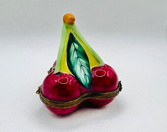 THREE CHERRIES ～リモージュ トリンケット ボックス～パリー ヴィエル