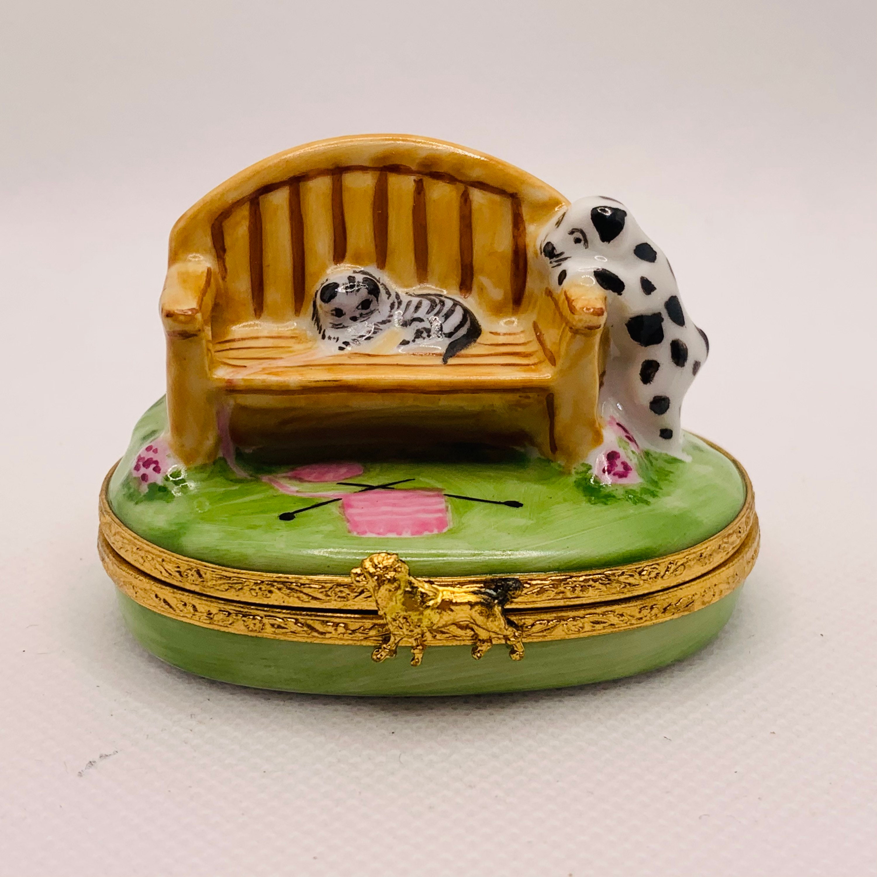 Artoria Limoges リモージュボックス Peint Main刻印あり Puppy and Kitty Cat ~ ARTORIA ~ Limoges Trinket Box ~ Peint Main
