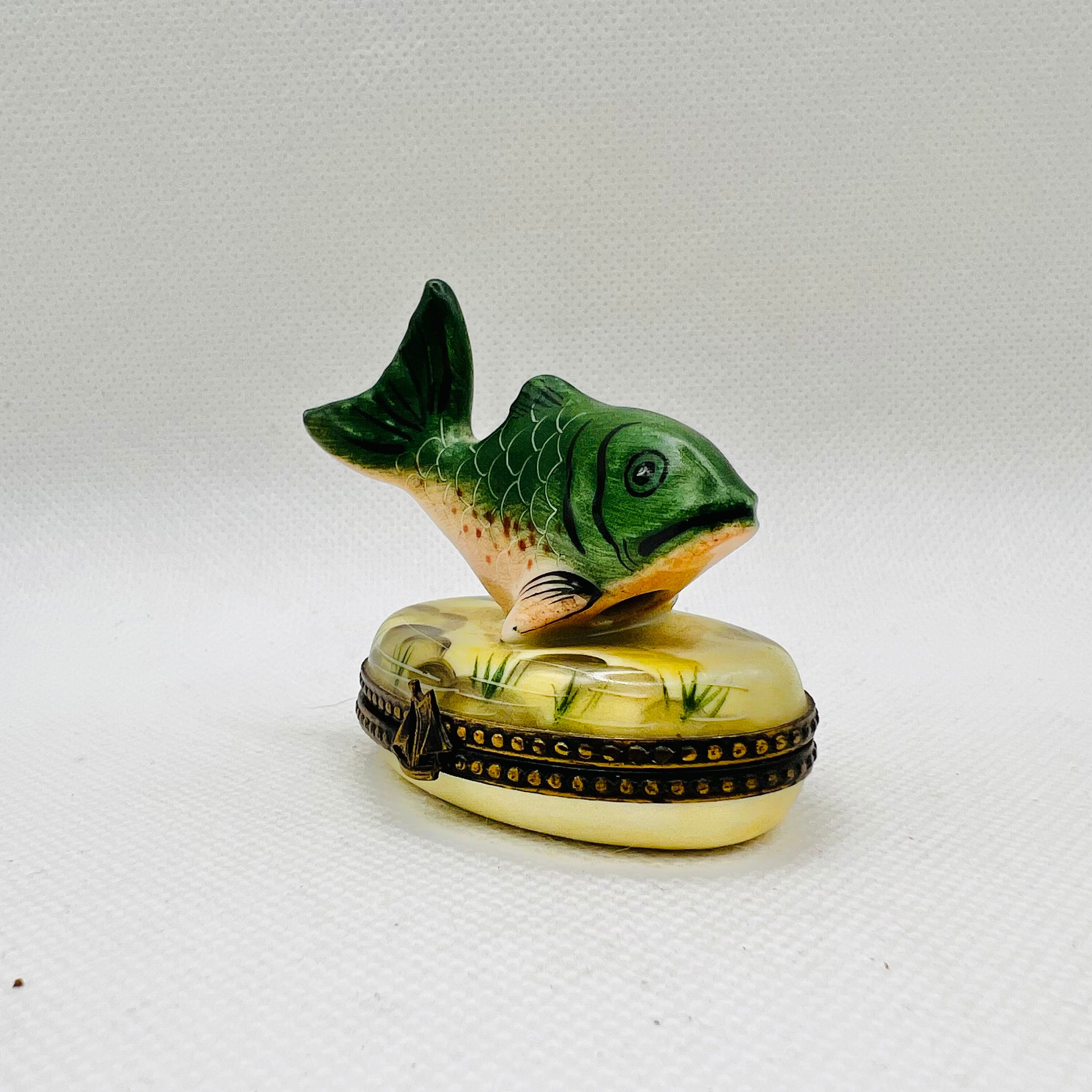 Gorgeous BASS ~ ROCHARD ~ Limoges Box ~ Peint Main (hand-painted