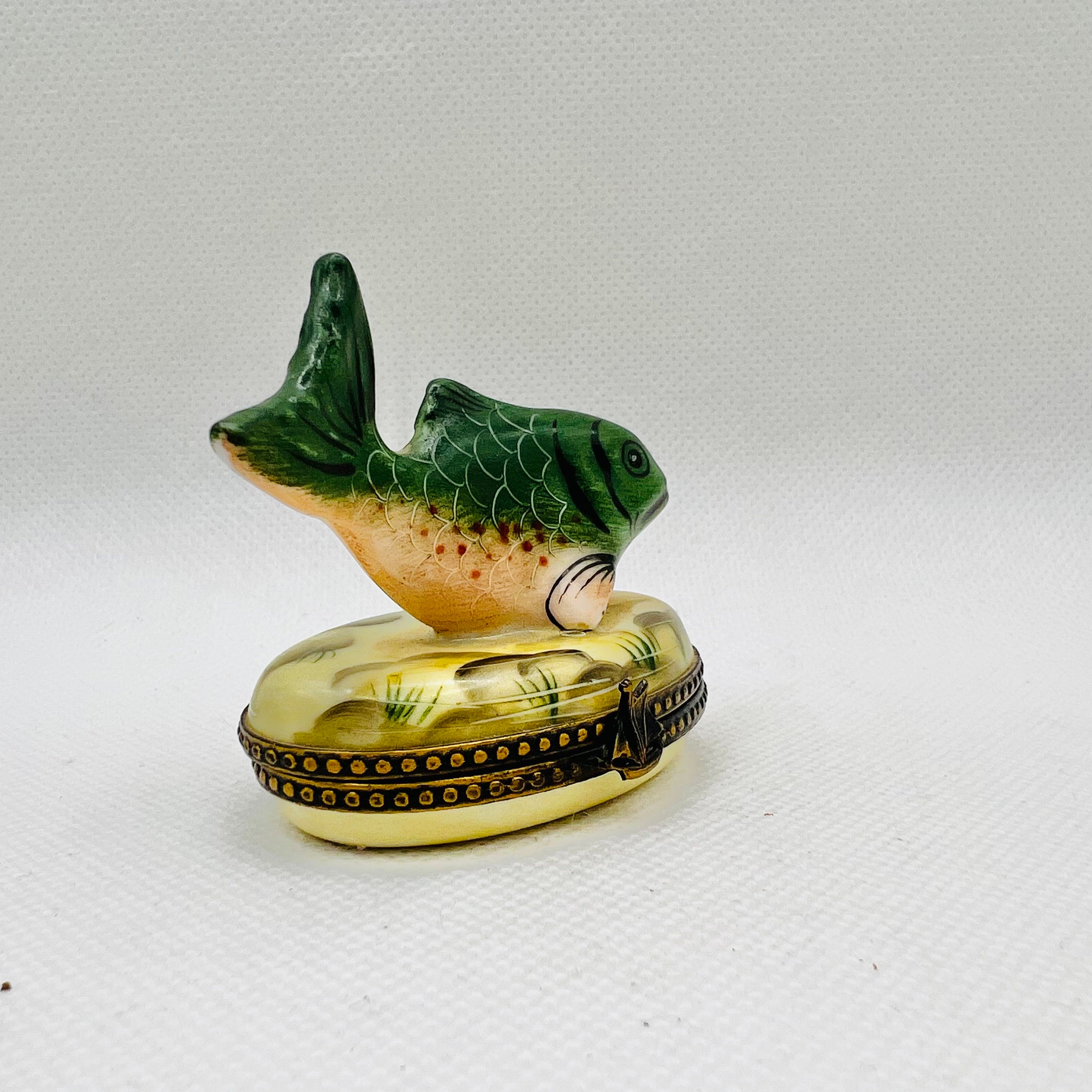 Gorgeous BASS ~ ROCHARD ~ Limoges Box ~ Peint Main (hand-painted