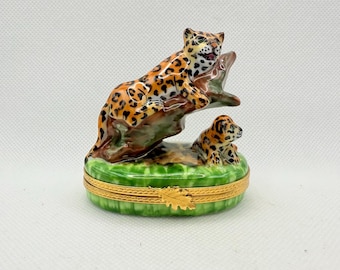 Very Rare LEOPARD W/ Cub ~ ROCHARD ~ Limoges Box ~ Peint Main