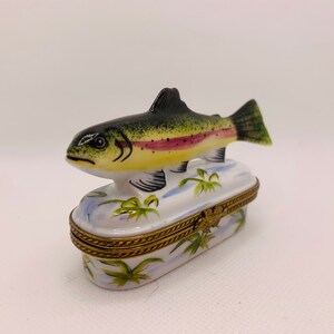 Gorgeous Rainbow TROUT ~ Chamart ~ Limoges Trinket Box ~ Peint main (Hand-Painted) in Limoges, France ~ Rare Fishing Fisherman Gift