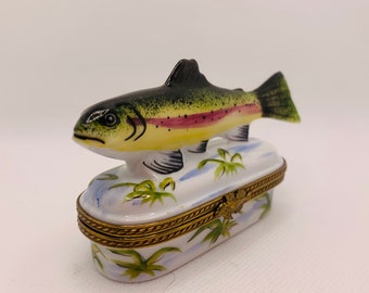 Gorgeous Rainbow TROUT ~ Chamart ~ Limoges Trinket Box ~ Peint main (Hand-Painted) in Limoges, France ~ Rare Fishing Fisherman Gift