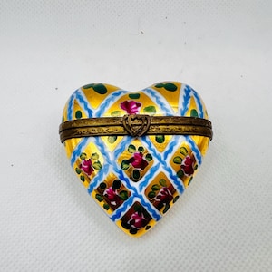 Golden Decorated Heart ~ Limoges Trinket Box ~ Peint main (Hand-Painted) in Limoges, France