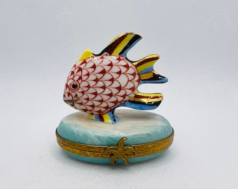 Rare Tropical FISH ~ Herend-Style (Fishnet) ~ Limoges Trinket Box ~ Peint main (Hand-Painted) in Limoges, France