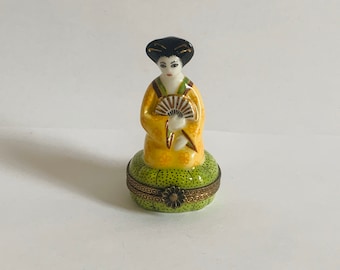 Elegant GEISHA w/ Fan ~ LIMITED EDITION Chanille ~ Limoges Trinket Box ~ Peint main (Hand-Painted) in Limoges, France ~ Rare